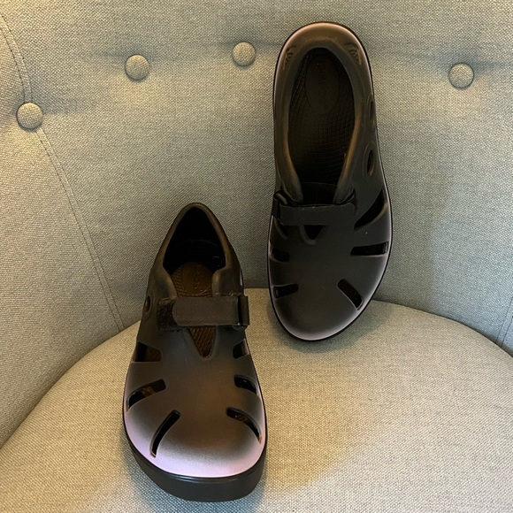 Oofos Oocando Recovery Sandal - Picture 3 of 8